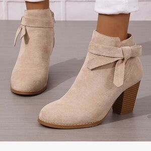 ZBY Stylish Cream Ankle Boots As-Is Size 6.5